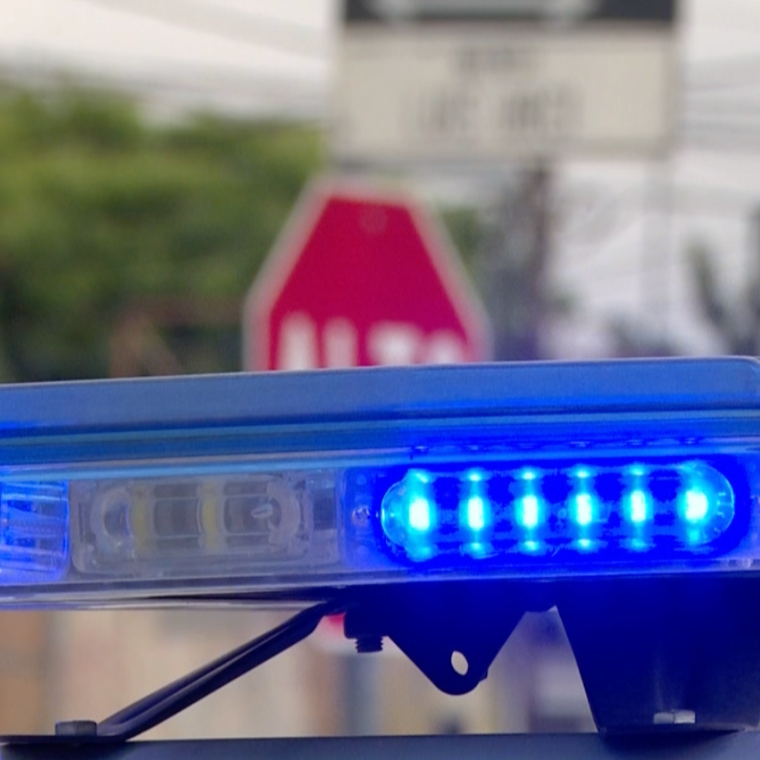 Joven Detenida por Presuntamente Golpear a un Agente de la Policía en Hermosillo